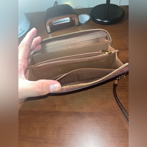 Coach wristlet - Picture 3 of 6